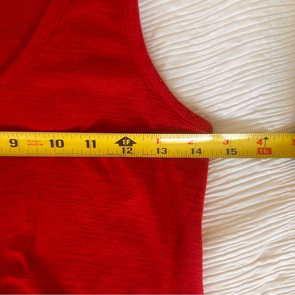 Aritzia Babaton Wilfred Free cropped tops bundle (2) XS red pink - Picture 13 of 14